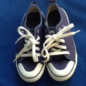 Canvas shoes